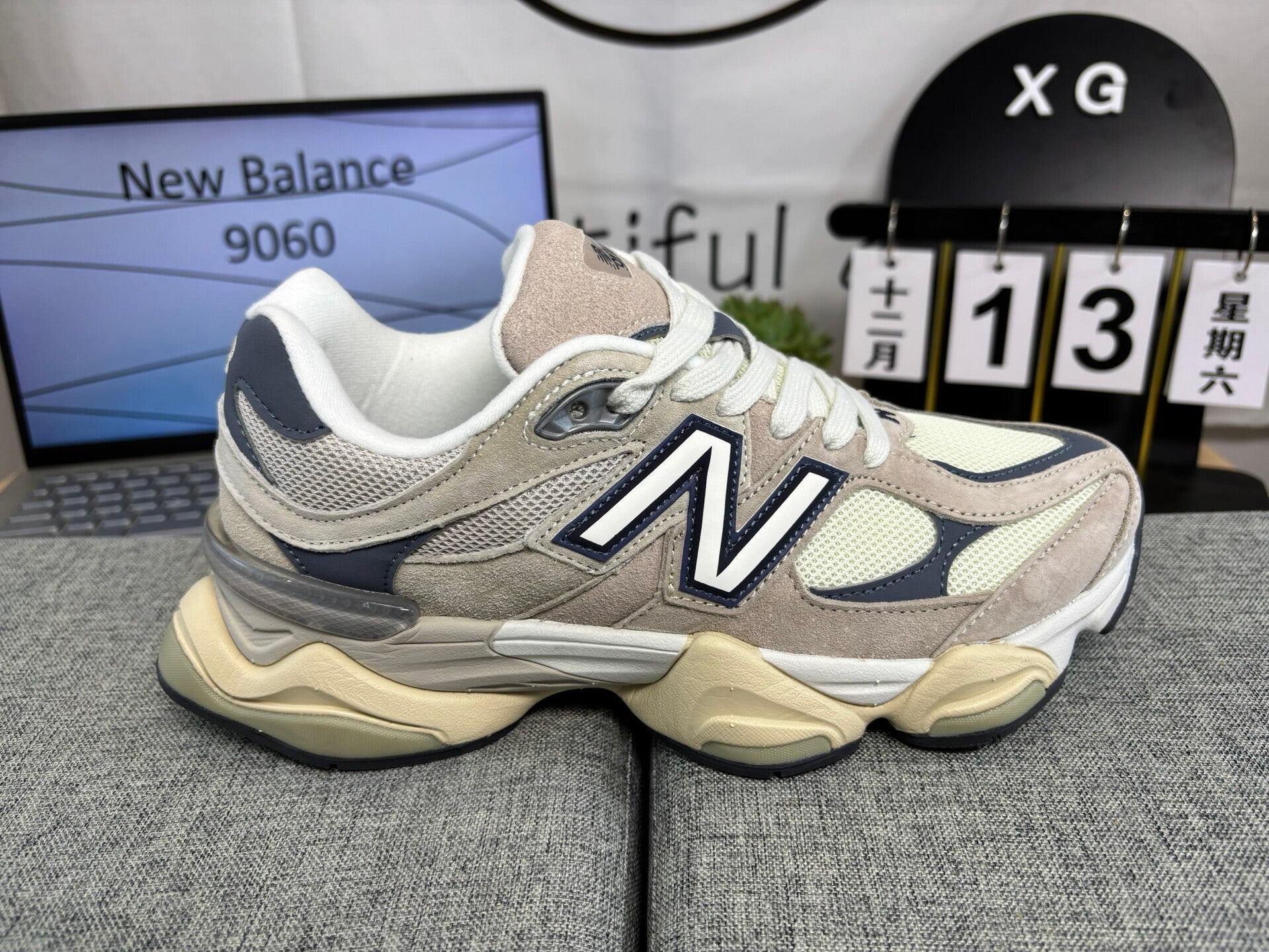 NEW BALANCE 9060