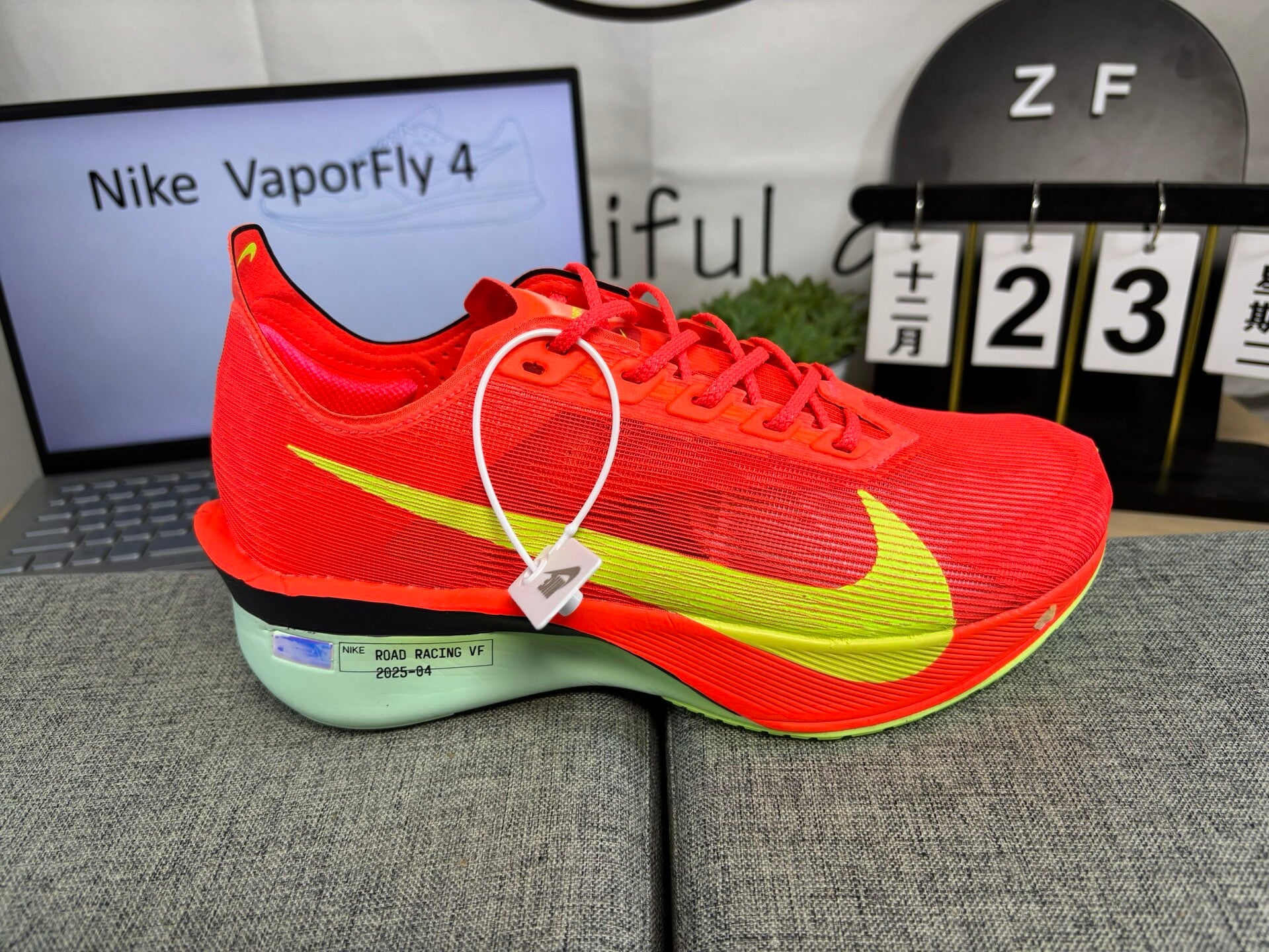 NIKE VAPORFLY 4 ROJO
