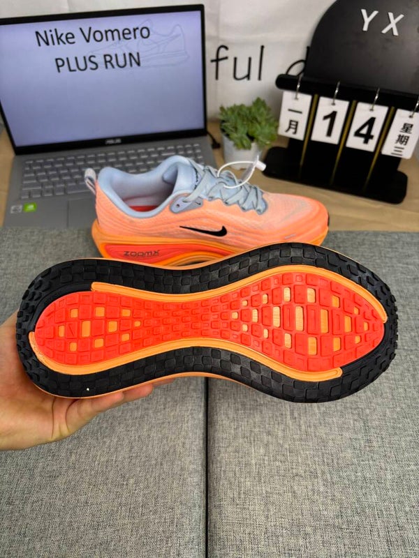 NIKE VOMERO PLUS RUN SALMON