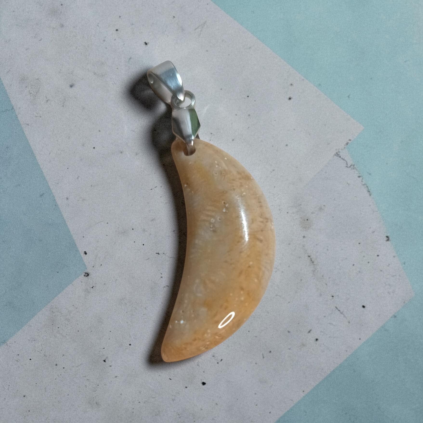 Pendentif Corail " Croissant de Lune " n°3
