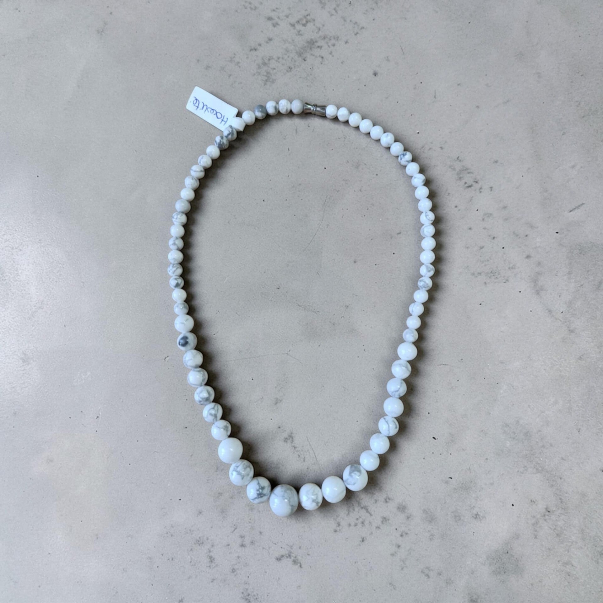 Collier Howlite