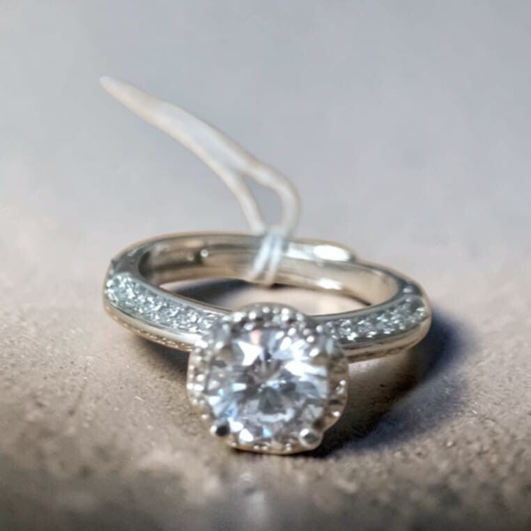 Bague Moissanite " Duchesse "