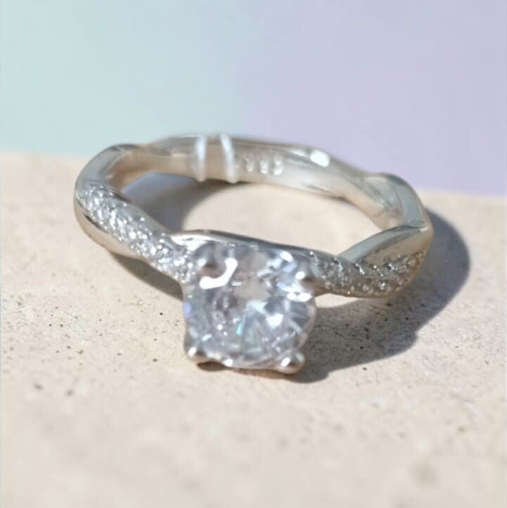 Bague Moissanite " Comtesse "