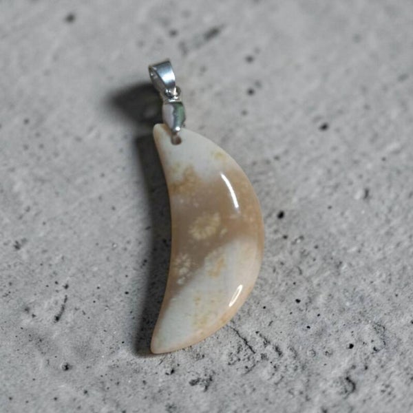 Pendentif Corail " Croissant de Lune " n°2
