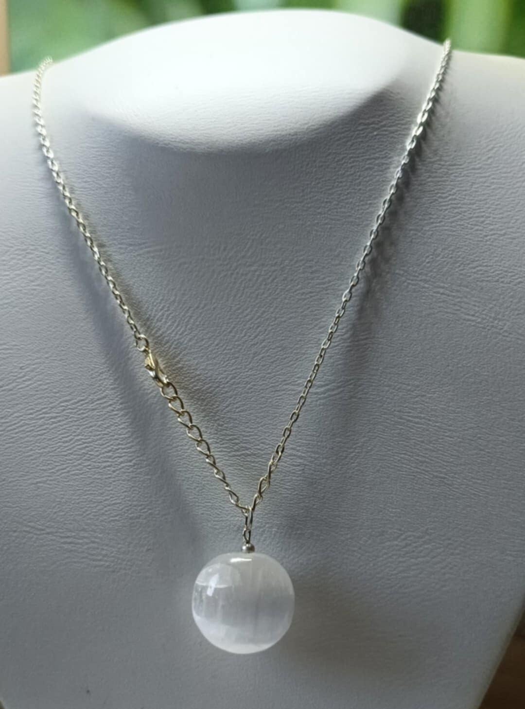 Collier Sélénite Blanche " Boule "