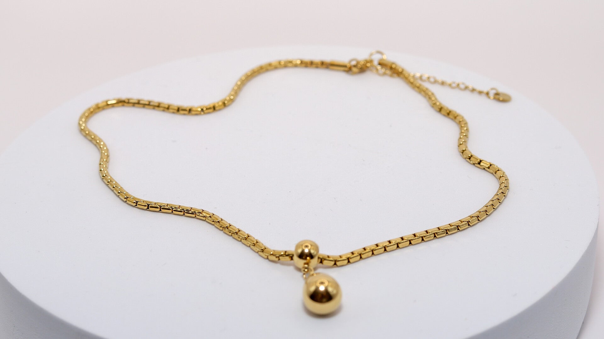 Slangenketting met druppelhanger.