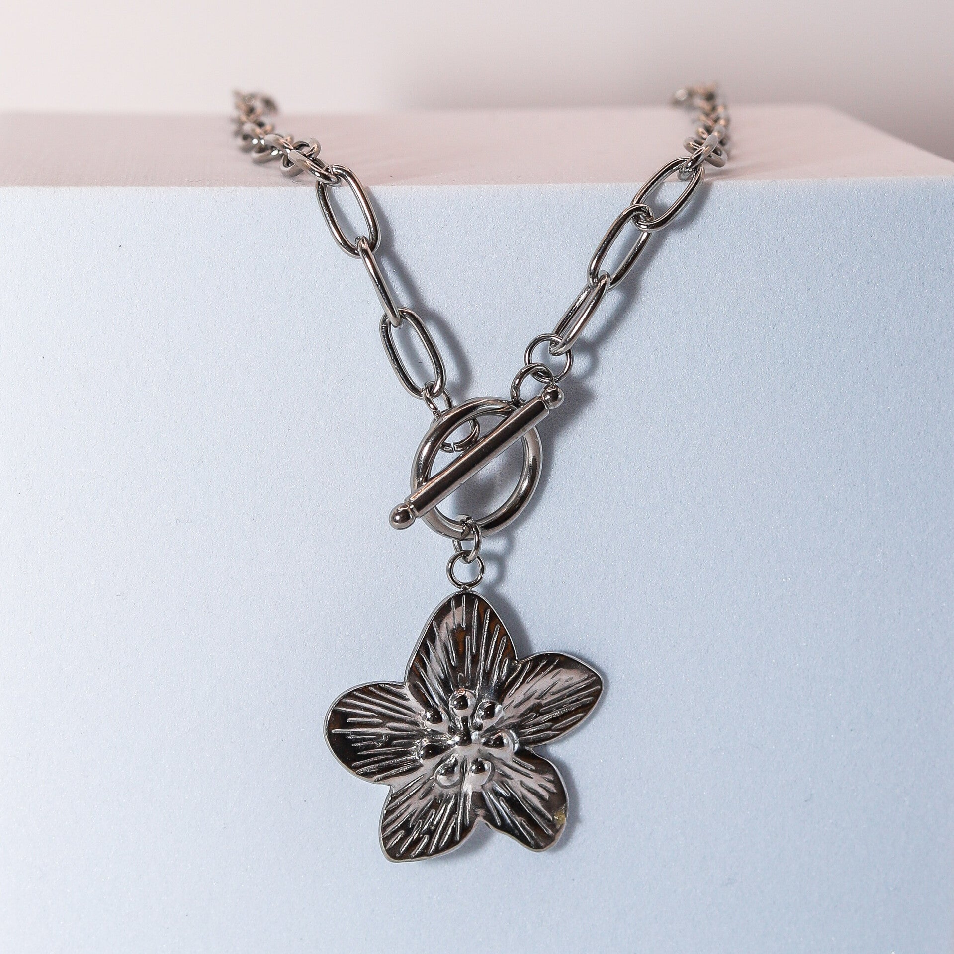 Bloem ketting O-T zilver