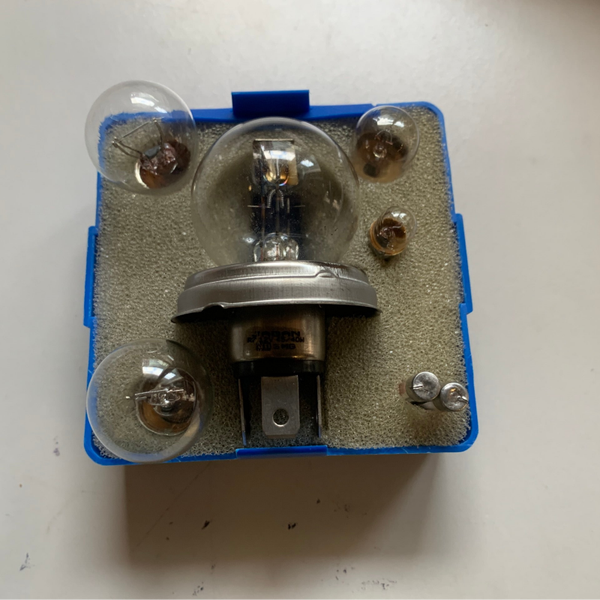 Boite d'ampoule phare blanche 12V CODE EUROPEEN STOCK NEUF