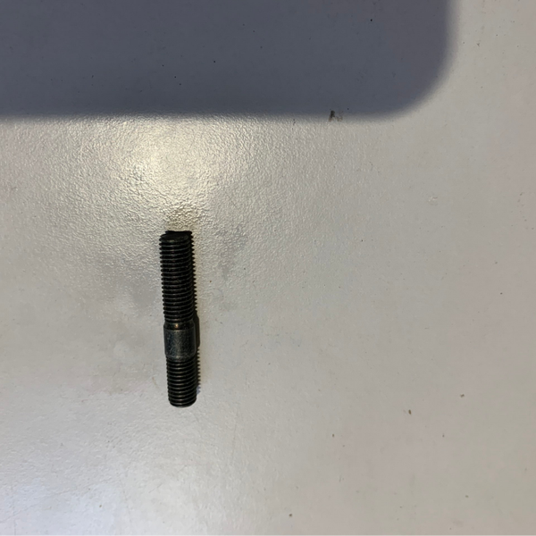 Goujon de culasse M7 x 41 pour 602, 435 et 425cc
