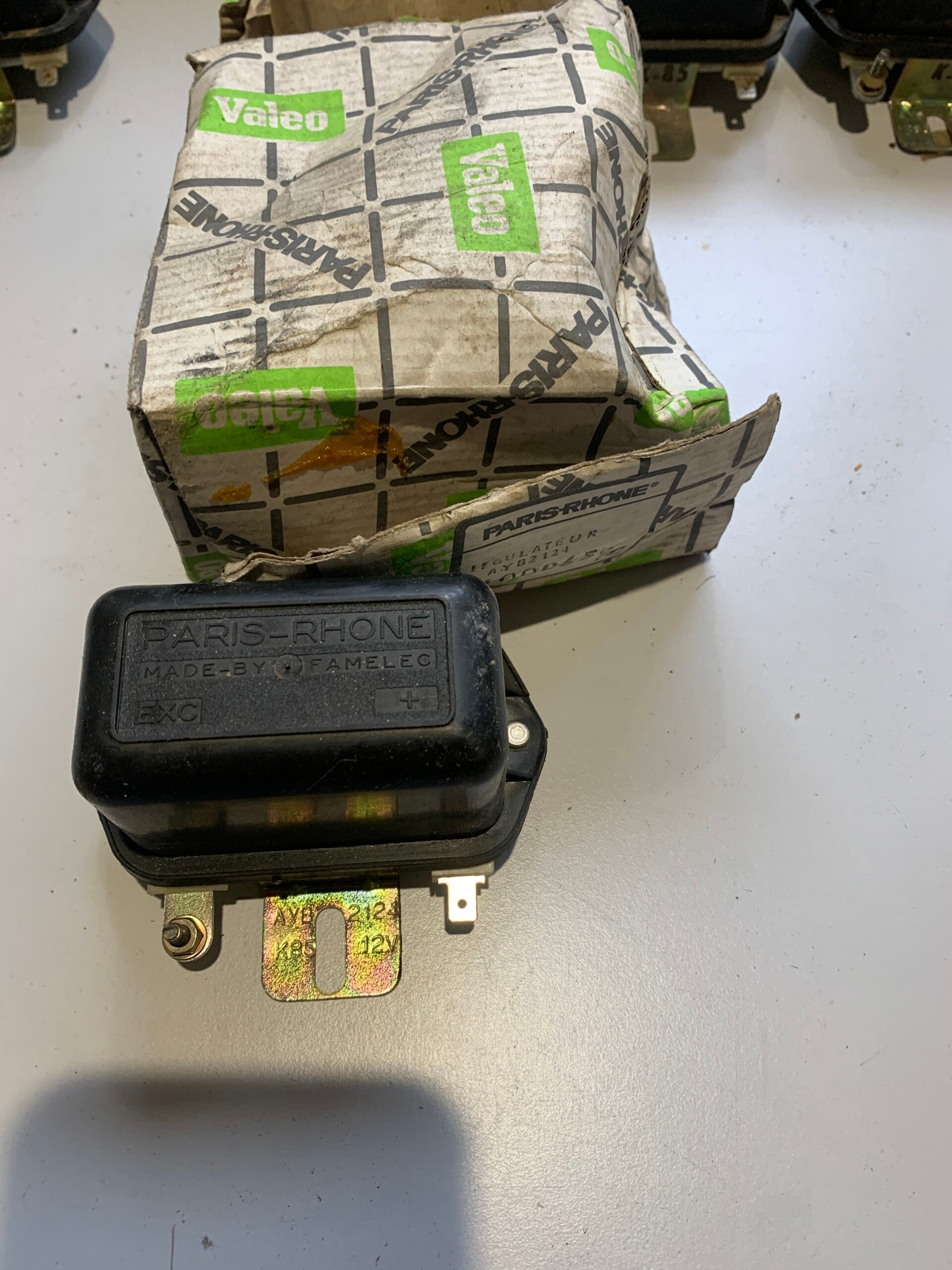 regulateur 12V PARIS RHONE AYB2124 STOCK NEUF