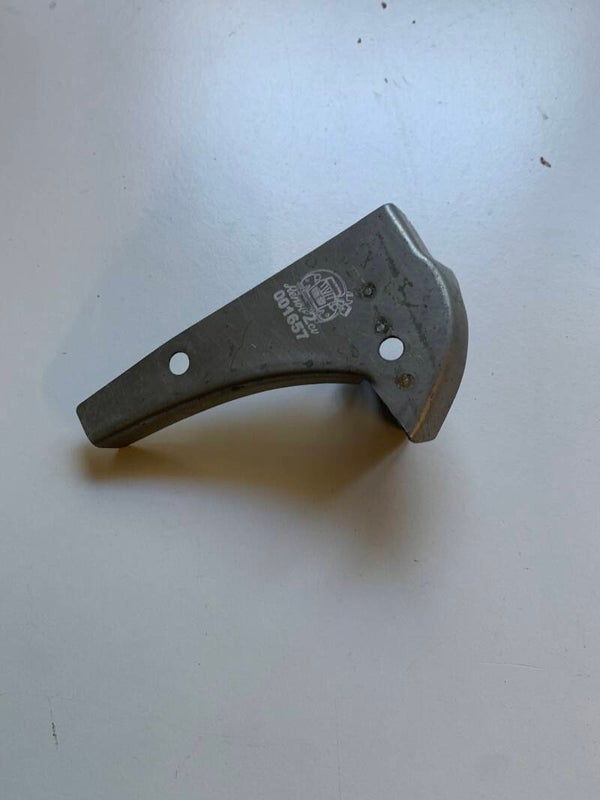 Renfort gauche sous fond de coffre 2cv STOCK NEUF