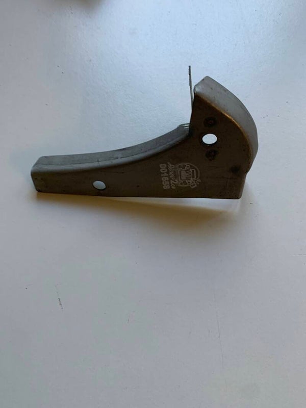 Renfort droit sous fond de coffre 2cv STOCK NEUF