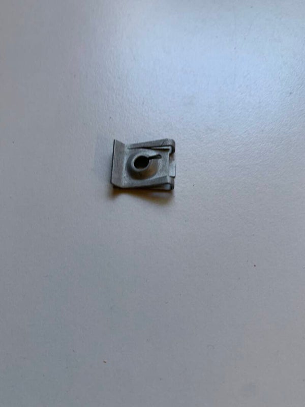 Ecrou clips 6.35 aile arrière 2cv STOCK NEUF