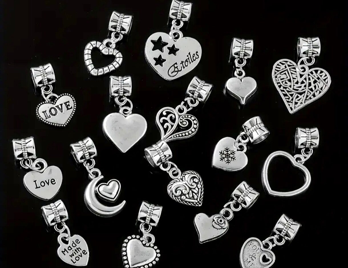 Charmes en alliage cœur et fleurs .Pendentifs élégants ,Motifs détaillés