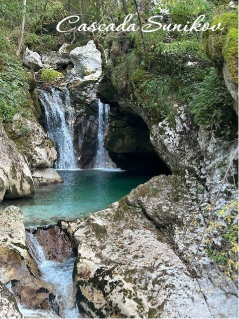 Treking. Caminata familiar. Cascada Sunikov. Slap Sunikov. Bovec.Eslovenia