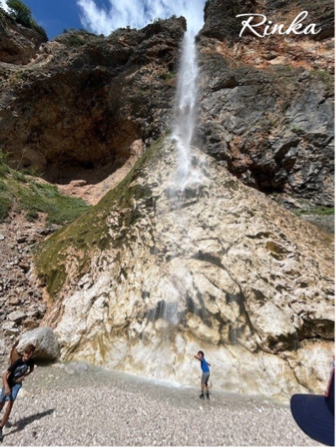 Panoramica cascada Rinka Logarska Dolina Eslovenia