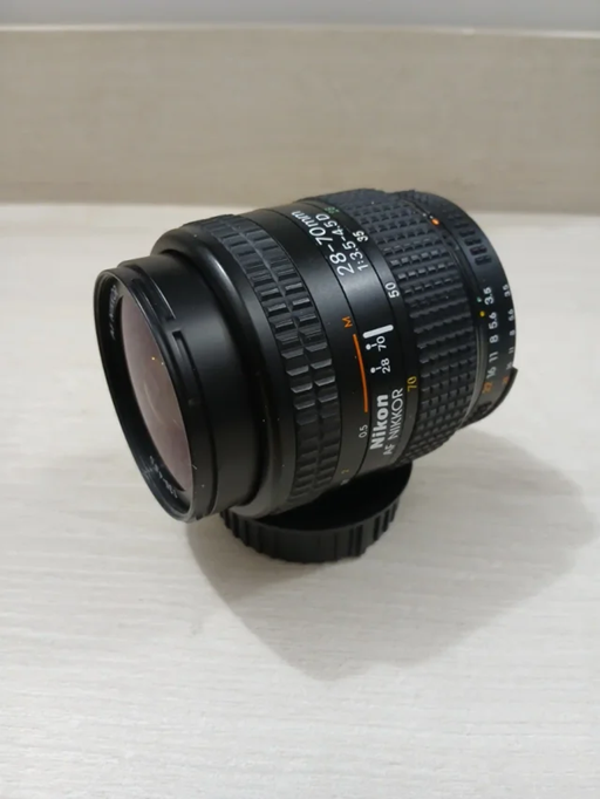 Objetivo Nikon 28 - 70
