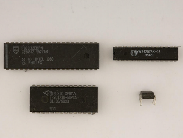 EPROM/CHIPS Céramique/plastique