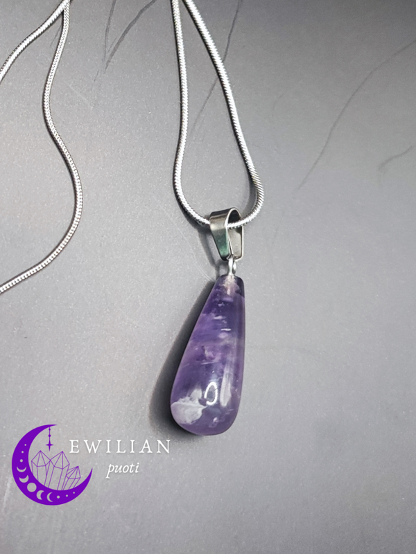 Ametistipisara hopeoidulla kaulaketjulla