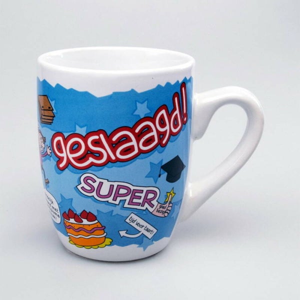 Mok gevuld met schepsnoep