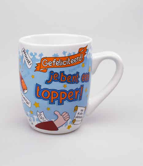Mok gevuld met schepsnoep