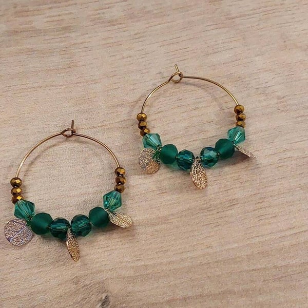Boucles créoles Liora, lumière végétale