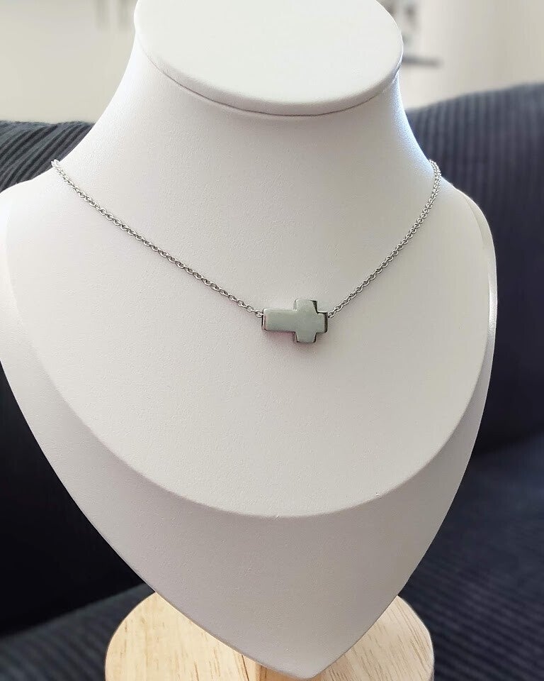 Collier Axe – Collier Minimaliste Inox • Ligne Moderne & Intemporelle