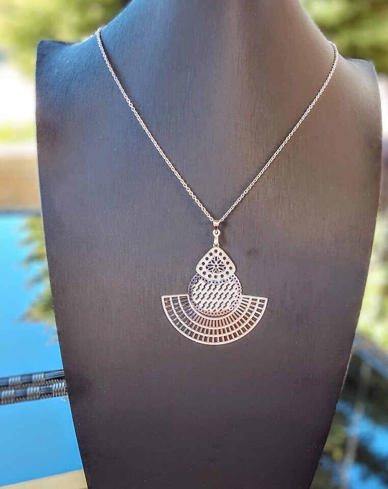 Collier Yuma – Mandala Ajouré Inox • Bijou Symbolique & Lumineux