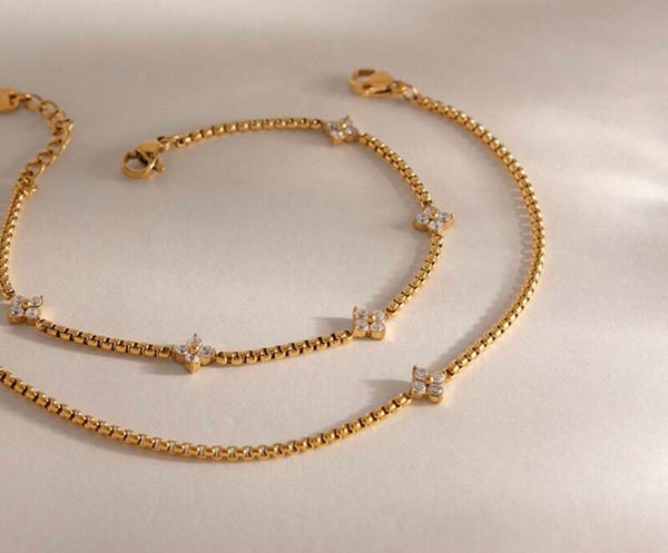 Kleine gouden armband met 1 klaver diamantje