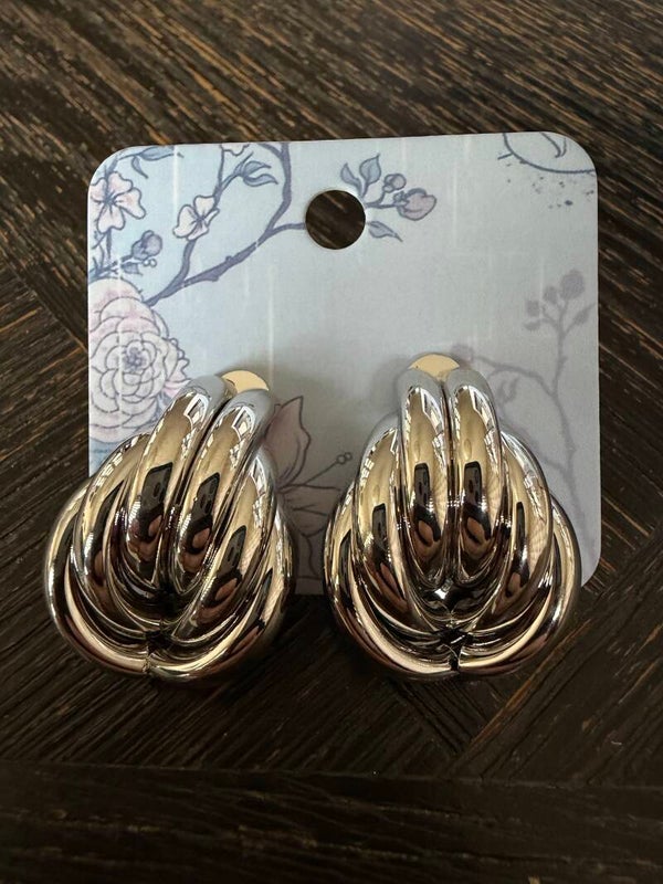Zilvere grote knop oorbellen