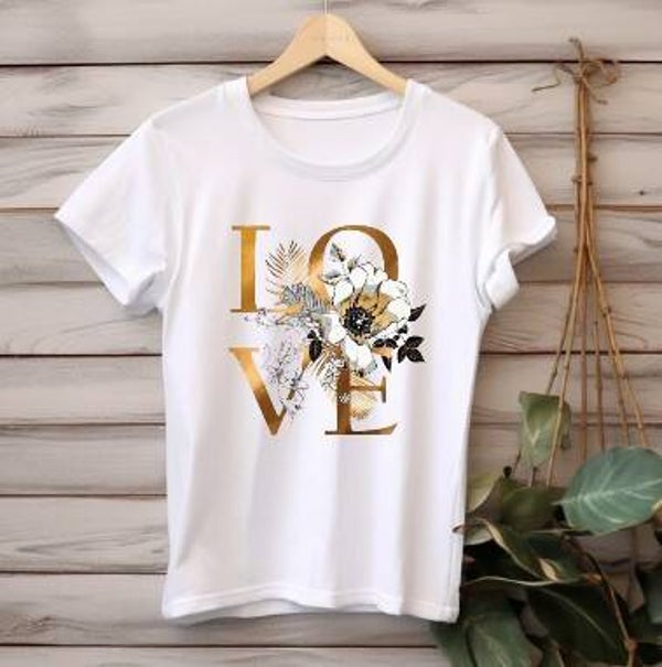 Love T-shirt of sweater