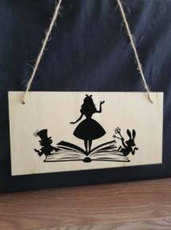 Alice in wonderland hangbordje