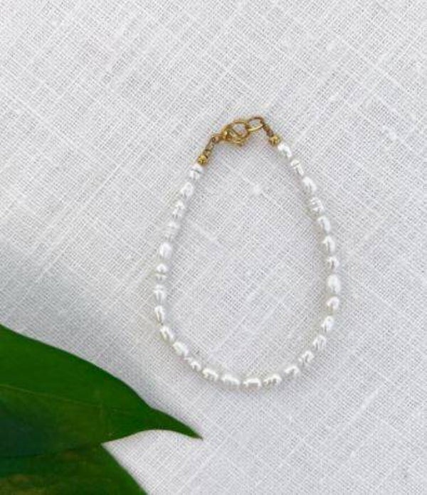 De klassieke parel armband