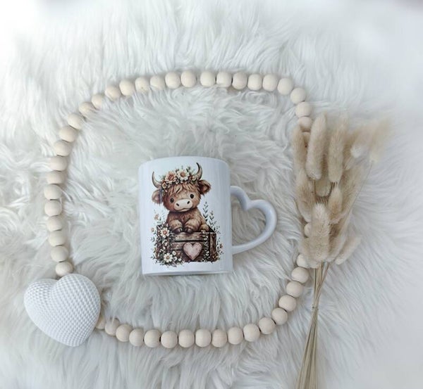 Herzens-Tasse "Hochland-Glück" mit Herz-Henkel