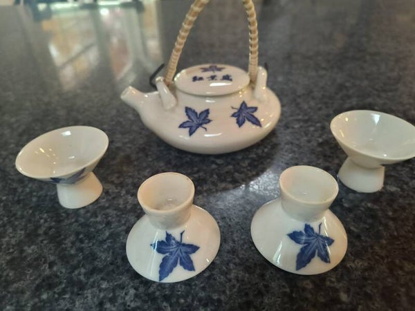 Miniature Saki Set- Saki pot with 4 cups
