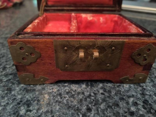 Vintage Wooden carved trinket/ jewelry box
