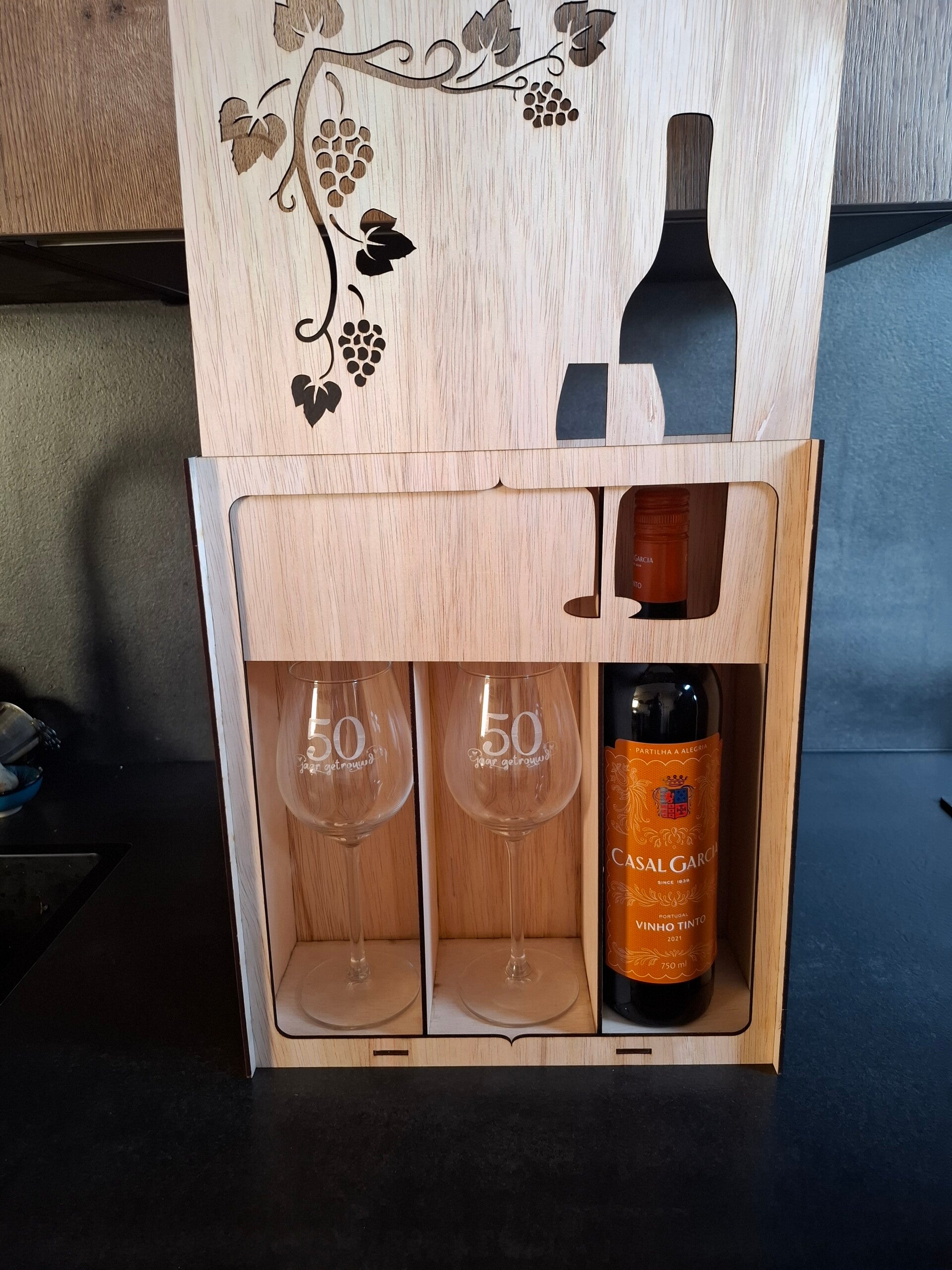 Wijnkist inclusief 2 wijnglazen