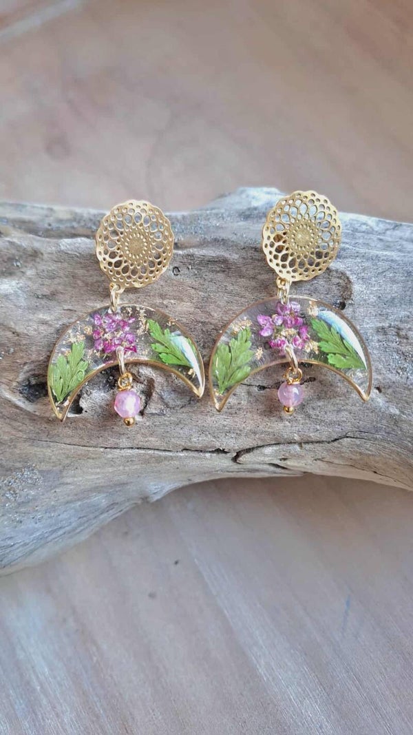 Boucles d'oreilles fleurs séchées et feuilles séchées Lantana et fougères, particules feuilles d'or