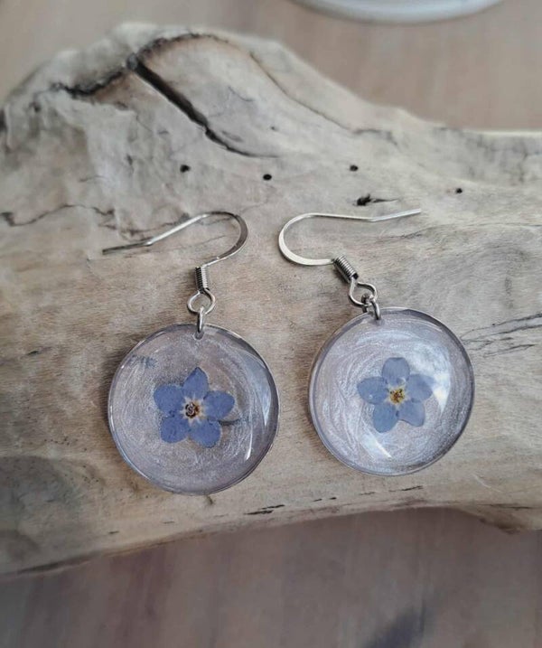 Boucles d'oreilles fleurs séchées de Myosotis et particules de feuilles argent