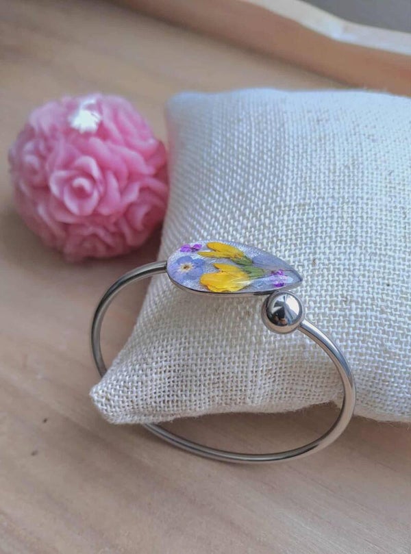 Bracelet en fleurs séchées Forsythias et Myosotis