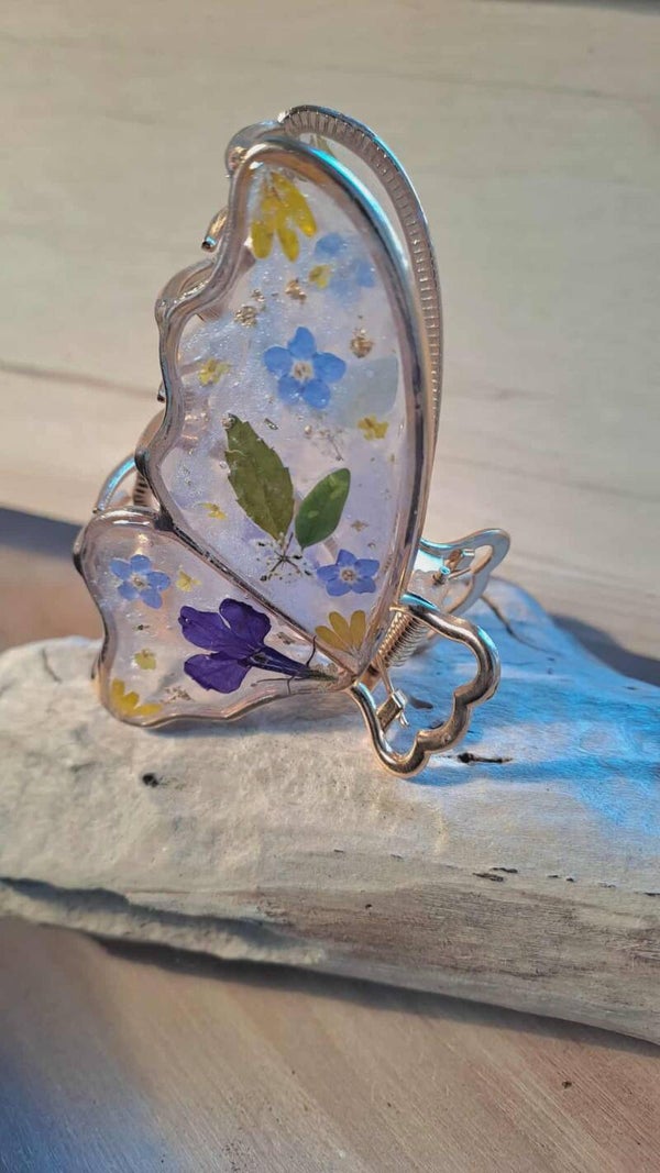 Pince forme papillon-fleurs naturelles sechées de Lobélia et Myosotis