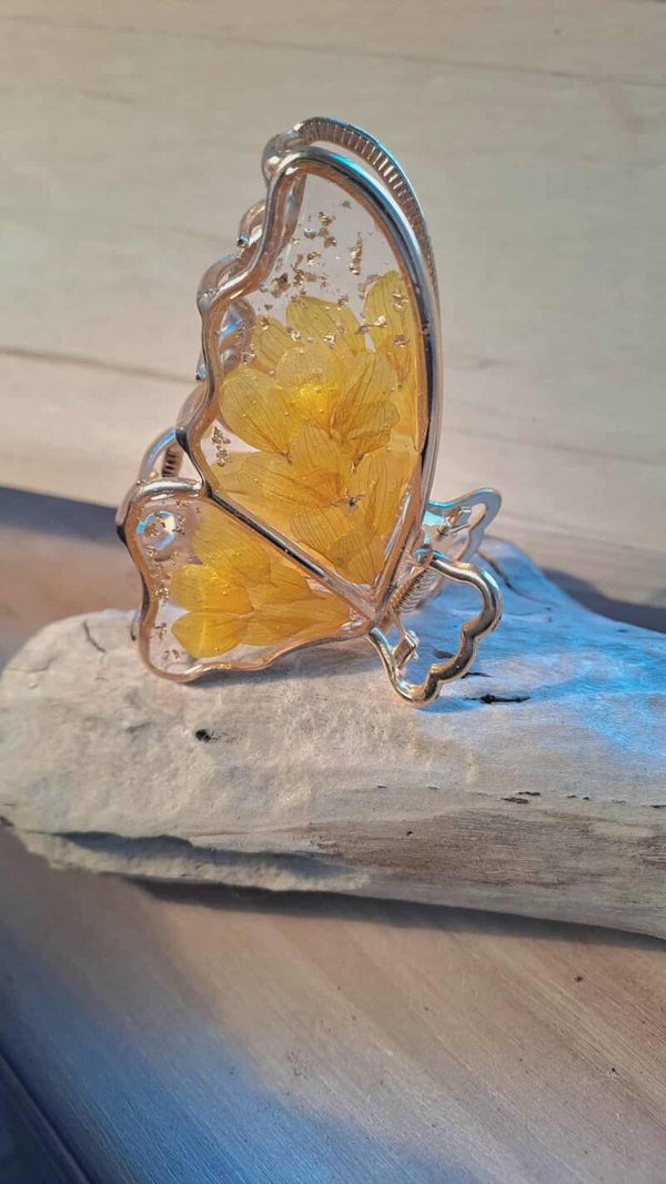 Pince forme papillon-fleurs naturelles de Hélianthus jaune