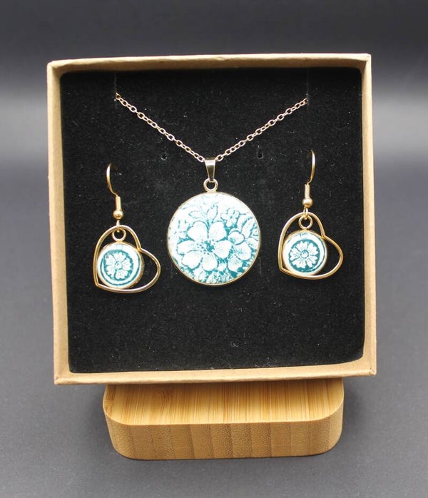 Parure pendentif, boucles d'oreilles assiette ancienne