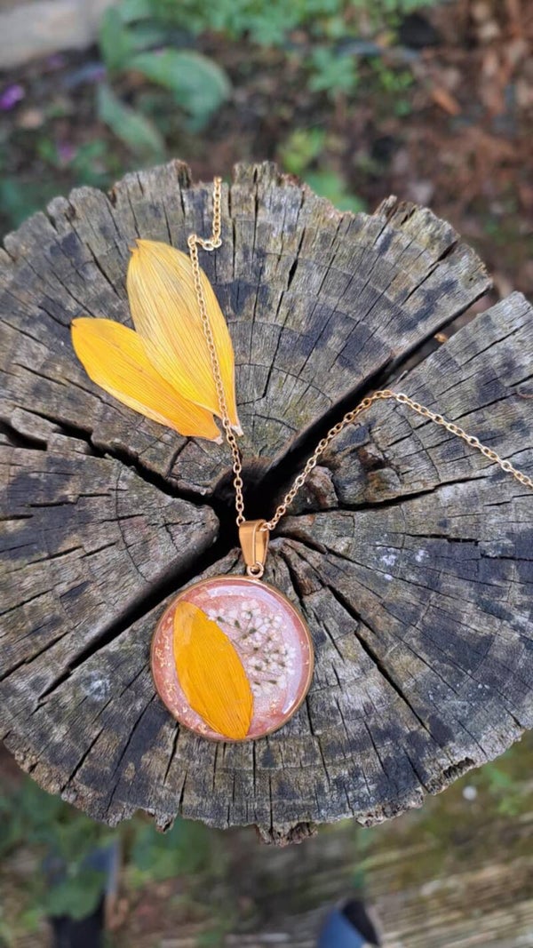 Collier rond fleur de Tournesol et de Carotte Sauvage Acier inoxydable