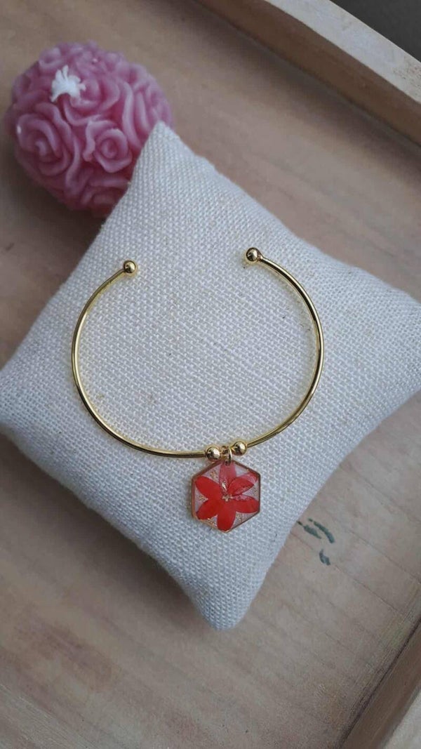 Bracelet jonc pétales rouges