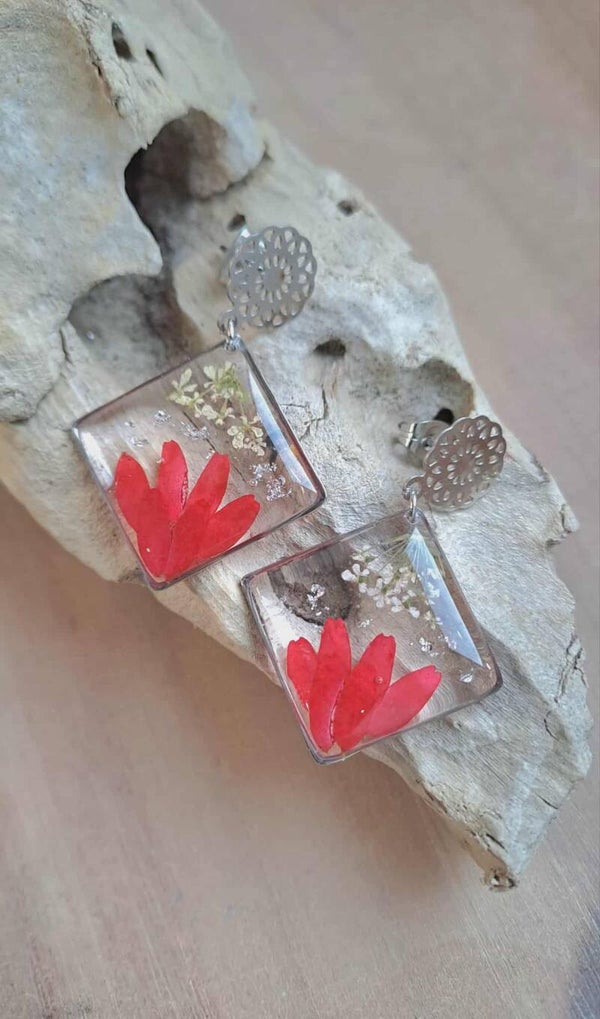 Boucles d'oreilles fleurs séchées fleurs de pâquerettes colorées, particules de feuilles argent
