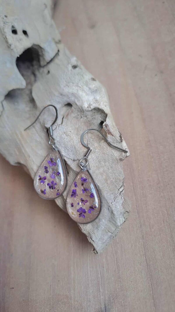 Boucles d'oreilles fleurs de carotte sauvages colorées et particules de feuilles argent