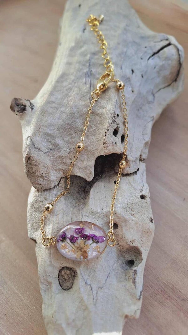Bracelet doré avec fleurs de Lantana violette