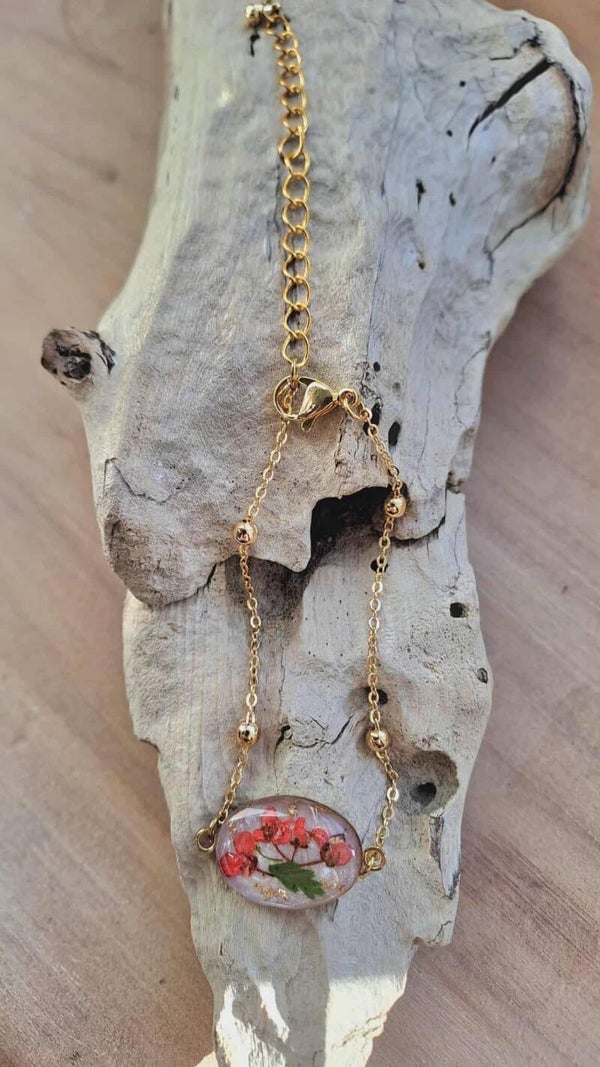 Bracelet doré avec fleurs séchées de Lantana rouge