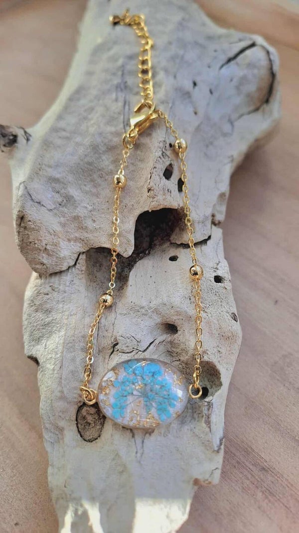 Bracelet doré avec fleurs de carottes séchées